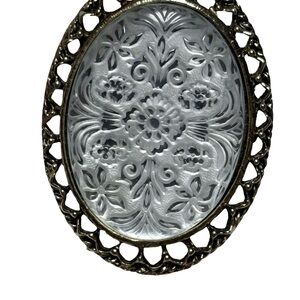 Vintage Style Oval Brooch with Intricate Design and Frame